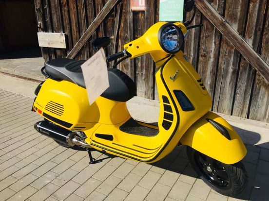 Vespa GTS 300 SUPERSPORT ABS/ASR E4 UMBAU v. vorne rechts