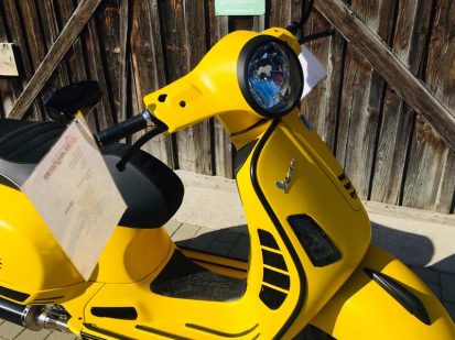 Vespa GTS 300 SUPERSPORT ABS/ASR E4 UMBAU v. vorne rechts