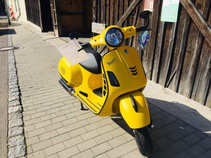 Vespa GTS 300 SUPERSPORT ABS/ASR E4 UMBAU v. vorne